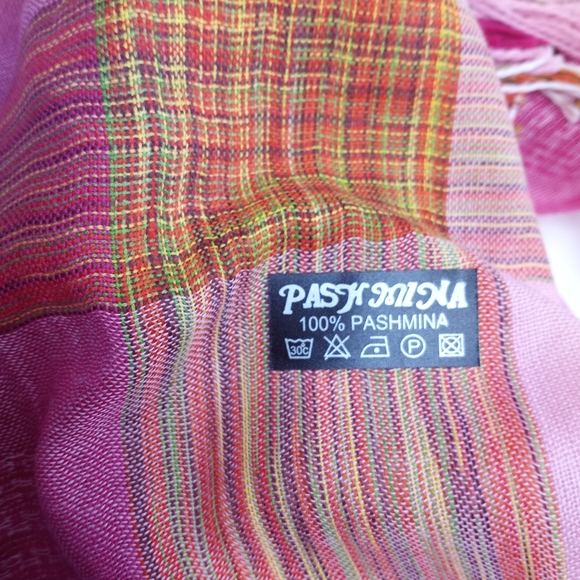 Pink hue Pashmina - Picture 6 of 9